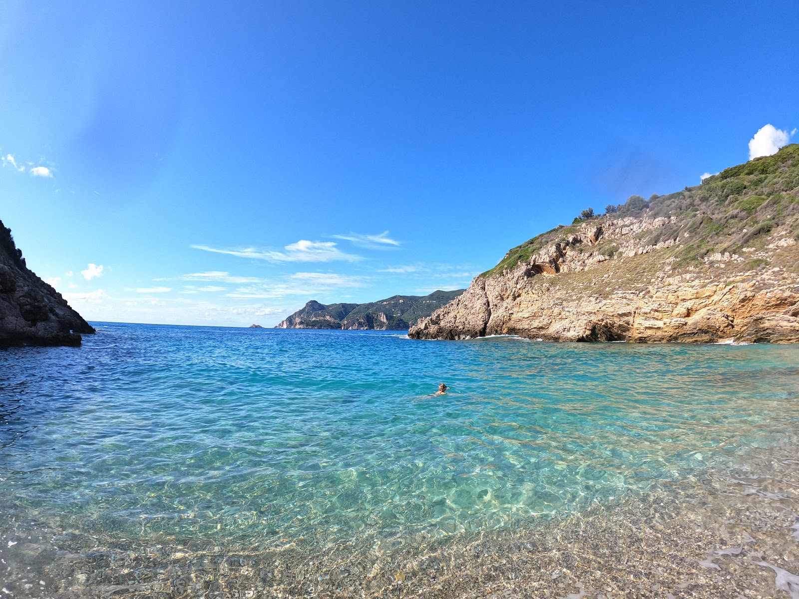 Foto von Iliodoros beach mit kleine bucht