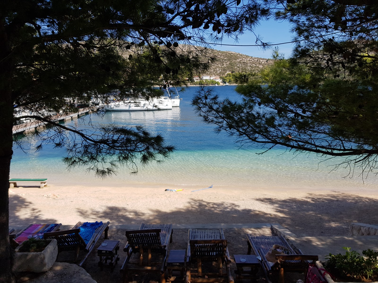 Porto Rosso beach'in fotoğrafı küçük koy ile birlikte