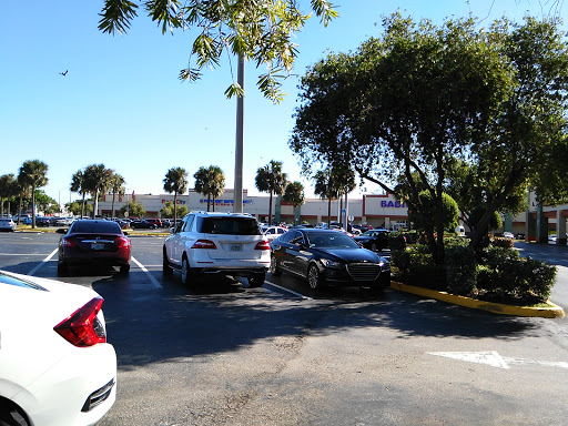 Office Supply Store «Staples», reviews and photos, 7500 W Commercial Blvd, Lauderhill, FL 33319, USA