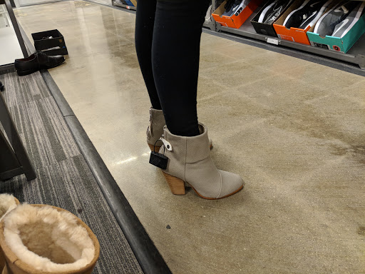 Shoe Store «DSW Designer Shoe Warehouse», reviews and photos, 530 W Mt Pleasant Ave, Livingston, NJ 07039, USA