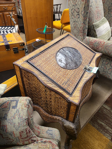 Consignment Shop «New Leaf Home Furnishings», reviews and photos, 2449 Pierce Dr #3, Spring Grove, IL 60081, USA