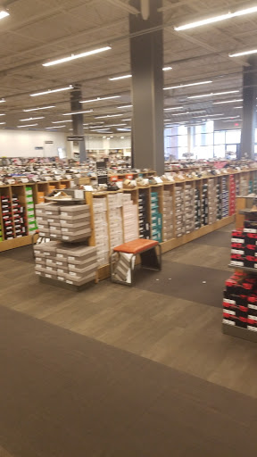 Shoe Store «DSW Designer Shoe Warehouse», reviews and photos, 7321 Lake St, River Forest, IL 60305, USA