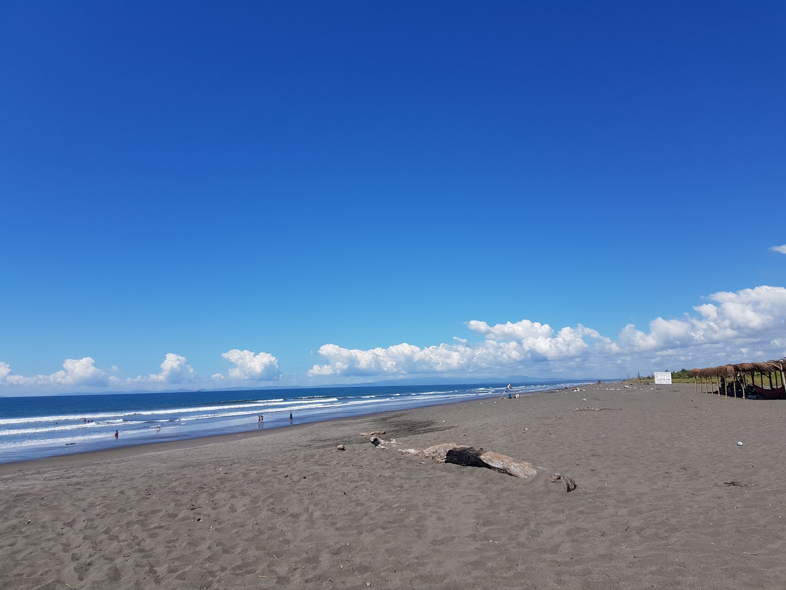 Foto av Barqueta Beach med lång rak strand