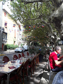 Atmosphère du Restaurant français Cafe Du Cours à Vacqueyras - n°9