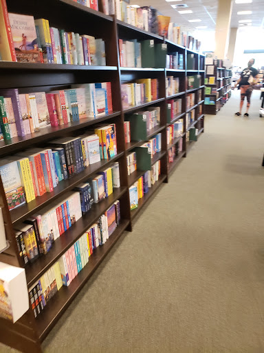 Book Store «Barnes & Noble», reviews and photos, 112 Eisenhower Pkwy, Livingston, NJ 07039, USA