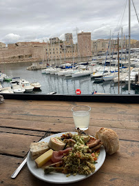 Plats et boissons du Restaurant méditerranéen Rowing Club Restaurant à Marseille - n°2