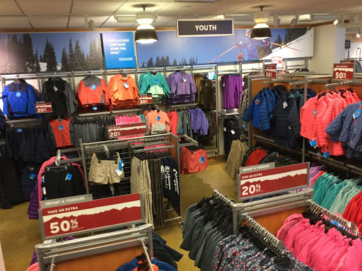 Sportswear Store «Columbia Sportswear Outlet», reviews and photos, 3 Monroe Pkwy, Lake Oswego, OR 97035, USA