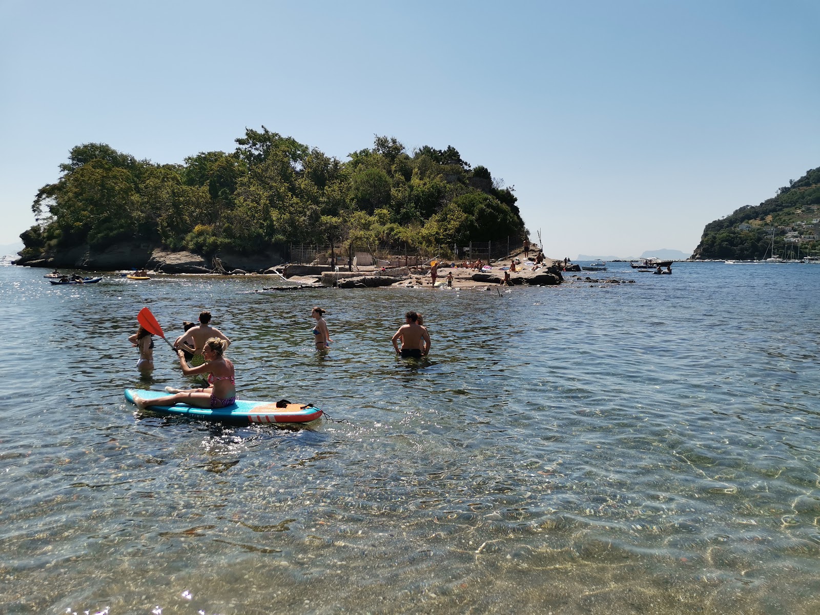Foto de Spiaggia dello Schiacchetello - lugar popular entre os apreciadores de relaxamento