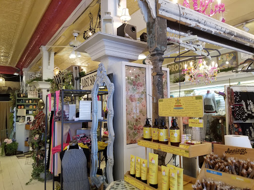 Antique Store «A Corner Cottage», reviews and photos, 895 Conner St, Noblesville, IN 46060, USA