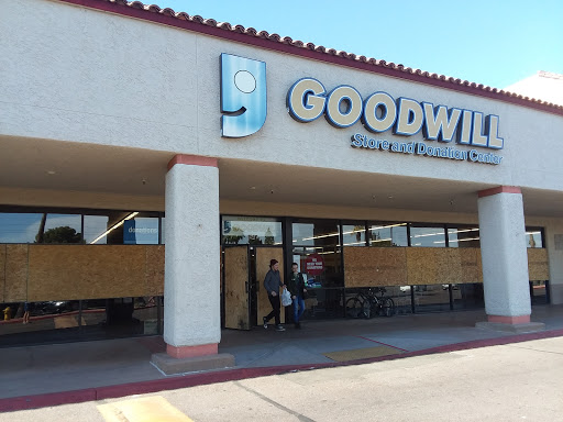 Thrift Store «McClintock & Southern Goodwill Retail Store & Donation Center», reviews and photos, 1546 E Southern Ave, Tempe, AZ 85282, USA