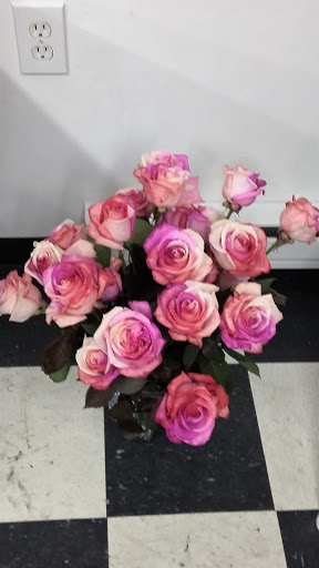 Florist «Designs by Doe Specialty Florist and Gifts», reviews and photos, 1595 W 5th Ave, Columbus, OH 43212, USA