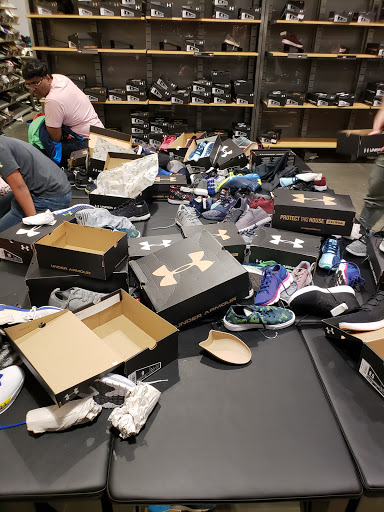 Clothing Store «Under Armour Factory House», reviews and photos, 18517 Outlet Blvd #218, Chesterfield, MO 63005, USA