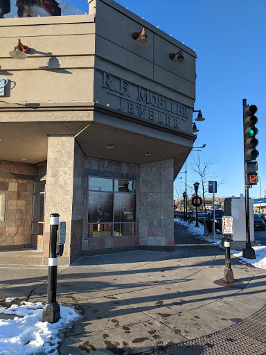 Jewelry Store «R.F. Moeller Jeweler», reviews and photos, 2065 Ford Pkwy, St Paul, MN 55116, USA