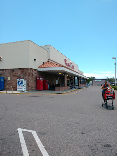 Grocery Store «Winn-Dixie», reviews and photos, 5802 54th Ave N, Kenneth City, FL 33709, USA