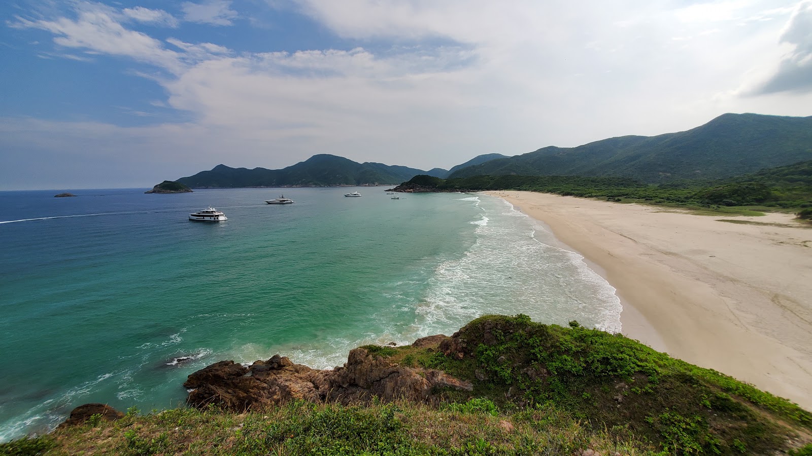 Photo of Tai Wan surrounded by mountains