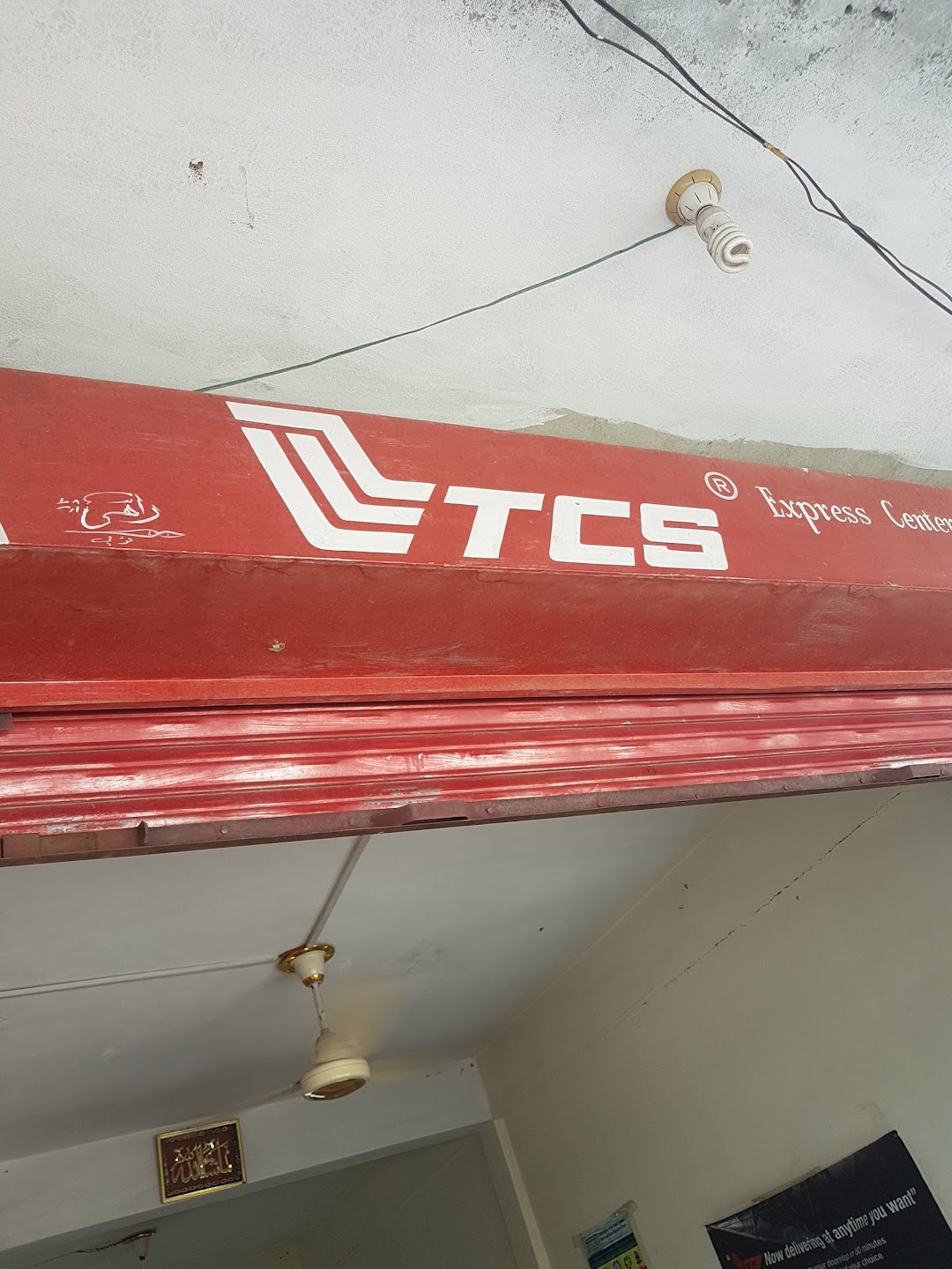 TCS Express Center Topi