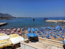 Photo de Kervansaray Plaji protégé par des falaises