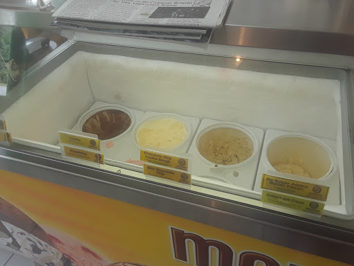 Ice Cream Shop «Chunky Monkey Ice Cream Shop», reviews and photos, 139 Little Senator Cir, Clinton, TN 37716, USA