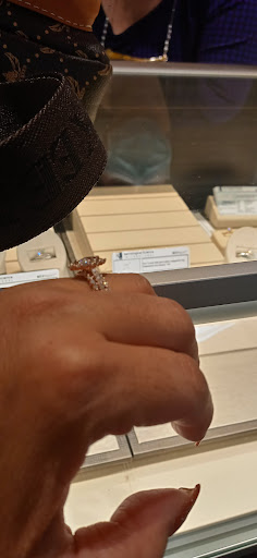 Jewelry Store «Zales - The Diamond Store», reviews and photos, 8200 Vineland Ave #1141, Orlando, FL 32821, USA
