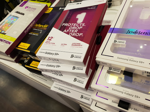 Cell Phone Store «T-Mobile», reviews and photos, 417 E Sheridan St, Dania Beach, FL 33004, USA