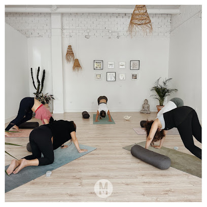 Momentum Yoga Studio - Av de la Ría, 11, 21001 Huelva, Spain