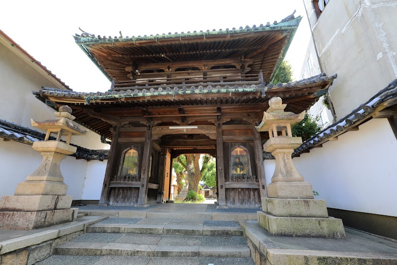 感田神社 神門（国登録有形文化財）