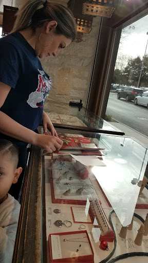 Jewelry Store «James Avery Jewelry», reviews and photos, 5535 W Loop 1604 N #111, San Antonio, TX 78253, USA