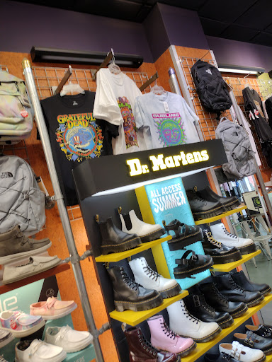 Shoe Store «Journeys», reviews and photos, 15900 La Cantera Pkwy #6635, San Antonio, TX 78256, USA