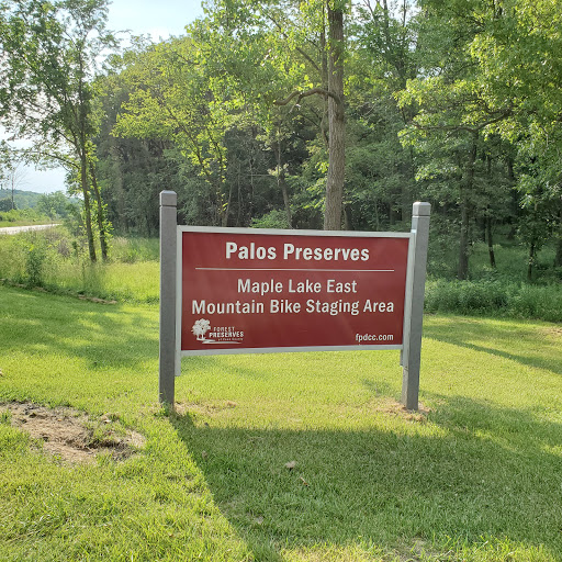 Nature Preserve «Maple Lake East - Mountain Bike Staging Area», reviews and photos, 9500 Willow Springs Rd, Willow Springs, IL 60480, USA