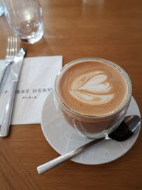 Cappuccino du Restaurant LE CAFÉ PIERRE HERMÉ à Paris - n°15