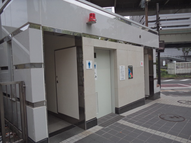 横浜駅東口公衆トイレ