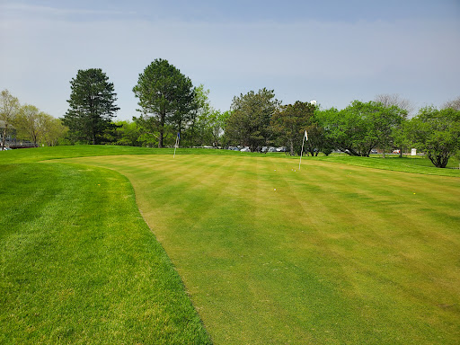 Public Golf Course «Deerfield Golf Club and Learning Center», reviews and photos, 1201 Saunders Rd, Riverwoods, IL 60015, USA