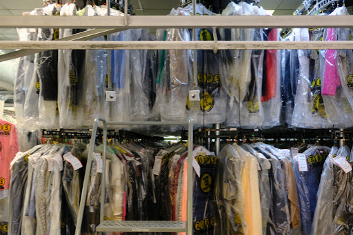 Dry Cleaner «ZIPS Dry Cleaners», reviews and photos, 9811 Washingtonian Blvd, Gaithersburg, MD 20878, USA