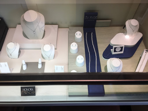Jewelry Store «Kay Jewelers», reviews and photos, 641 E Boughton Rd #125, Bolingbrook, IL 60440, USA