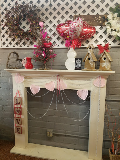 Florist «Little Flower Shop», reviews and photos, 616 High St, Delano, CA 93215, USA