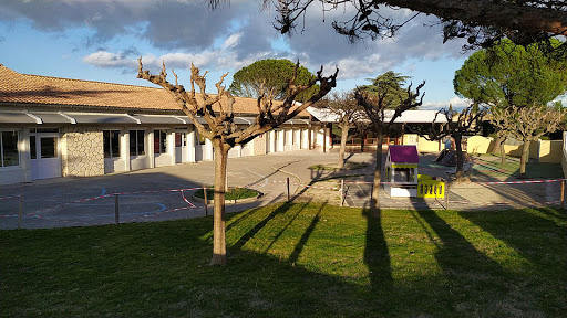 École maternelle De Tavel à Tavel, Gard