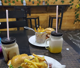 Burgers N Shakes photo