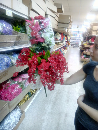 Shopping Mall «Woodforest Shopping Center», reviews and photos, 443 Uvalde Rd, Houston, TX 77015, USA