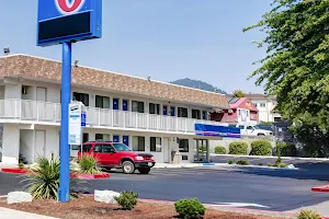 Motel 6 Grants Pass, OR image