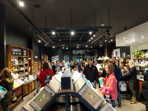 Cosmetics Store «Lush», reviews and photos, 112 E Broadway, Bloomington, MN 55425, USA