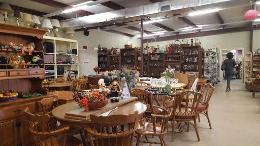 Used Clothing Store «T.E.A.M. Resale Shop», reviews and photos, 300 W Main St, Tomball, TX 77375, USA