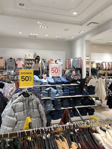 Clothing Store «Forever 21», reviews and photos, 14006 Riverside Dr # 35, Sherman Oaks, CA 91423, USA