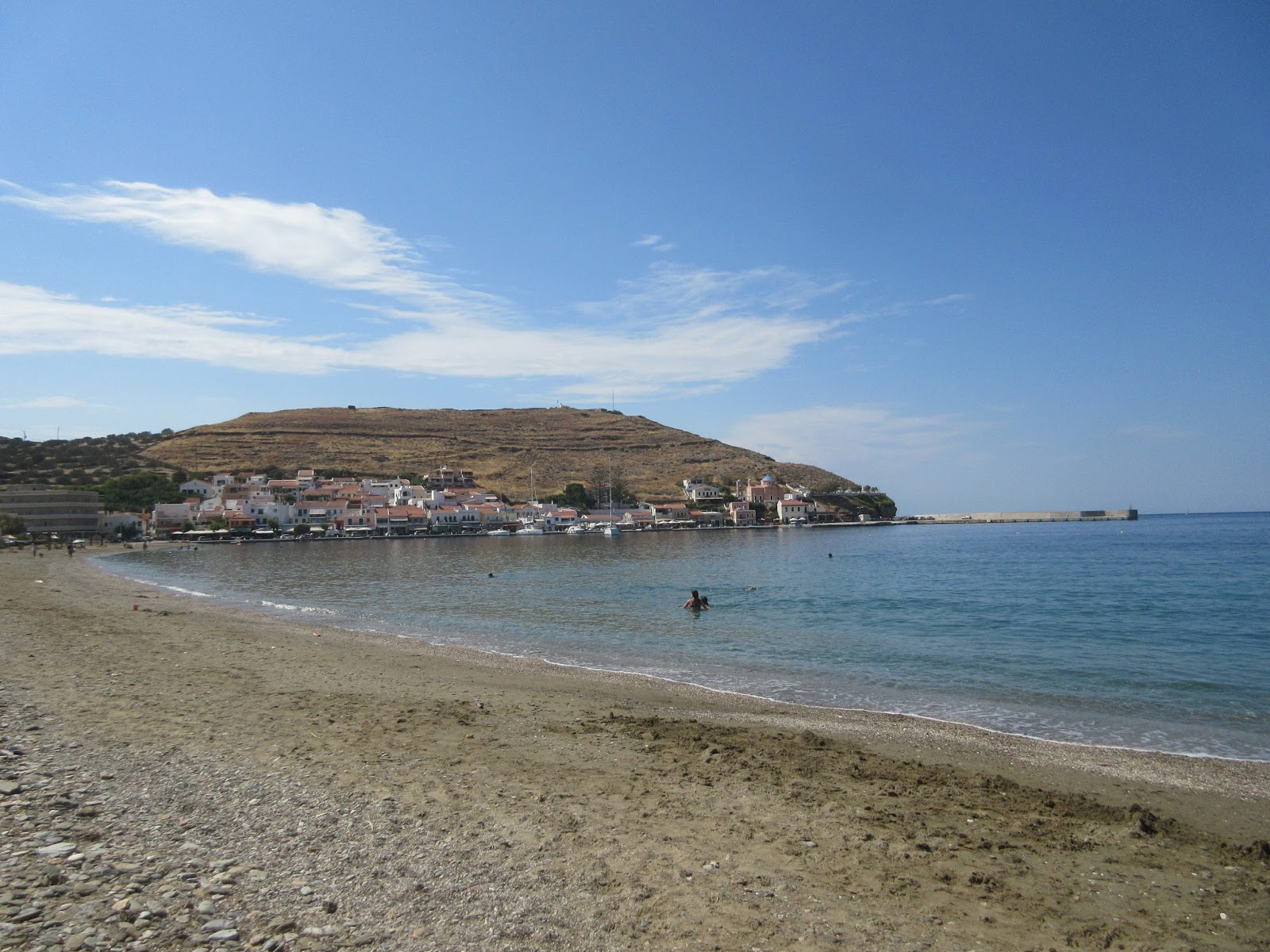 Photo of Livádhi beach and the settlement