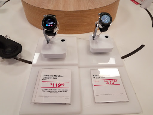 Cell Phone Store «T-Mobile», reviews and photos, 305 W Indian Trail, Aurora, IL 60506, USA