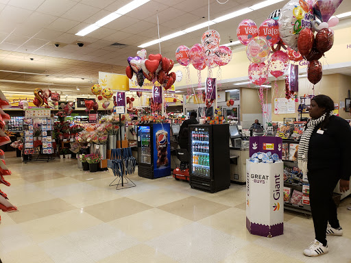 Supermarket «Giant», reviews and photos, 3521 East-West Hwy, Hyattsville, MD 20782, USA