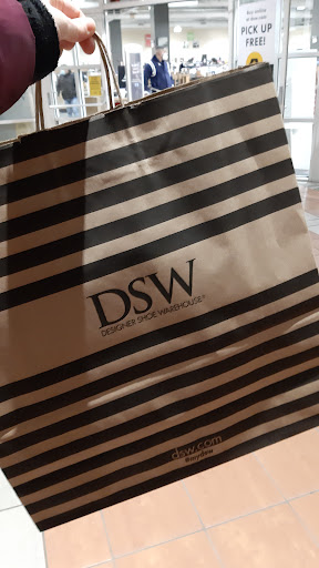 Shoe Store «DSW Designer Shoe Warehouse», reviews and photos, 139 Flatbush Ave, Brooklyn, NY 11217, USA