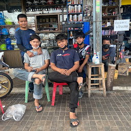 ร้านซ่อมมอเตอร์ไซค์ช่างตี๋ตลาดล่าง