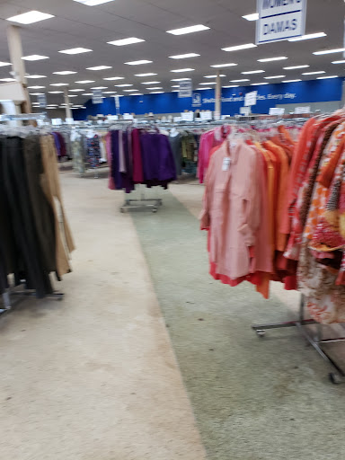 Thrift Store «Miracle Hill Thrift Store», reviews and photos, 206 New Neely Ferry Rd, Mauldin, SC 29662, USA