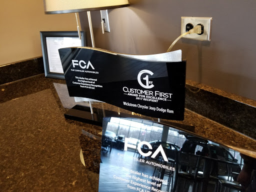 Car Dealer «Wickstrom Chrysler Jeep Dodge Ram», reviews and photos, 660 W Northwest Hwy, Barrington, IL 60010, USA