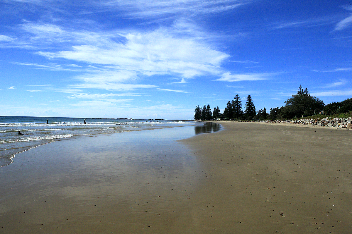 Fotografija Main Beach z dolga ravna obala